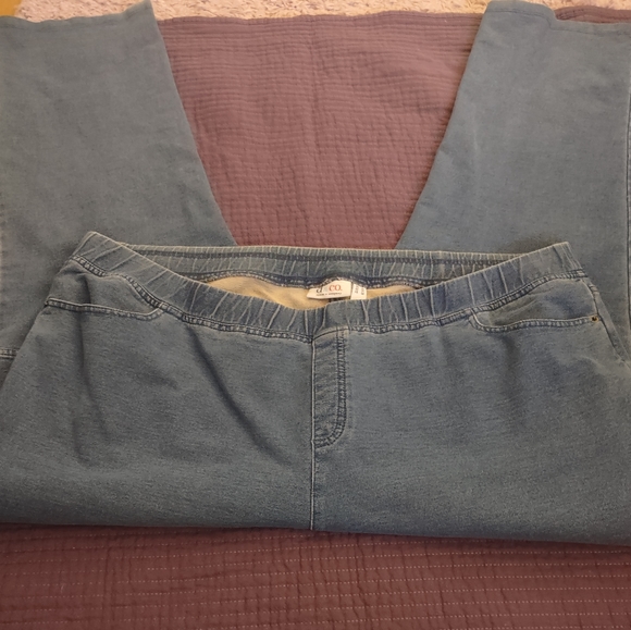 Denim&Co Pull-On Cargo Light Wash Knit Jeans - Picture 2 of 4